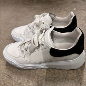 ALEXANDER MCQUEEN
Suede-trimmed leather exaggerated-sole sneakers
